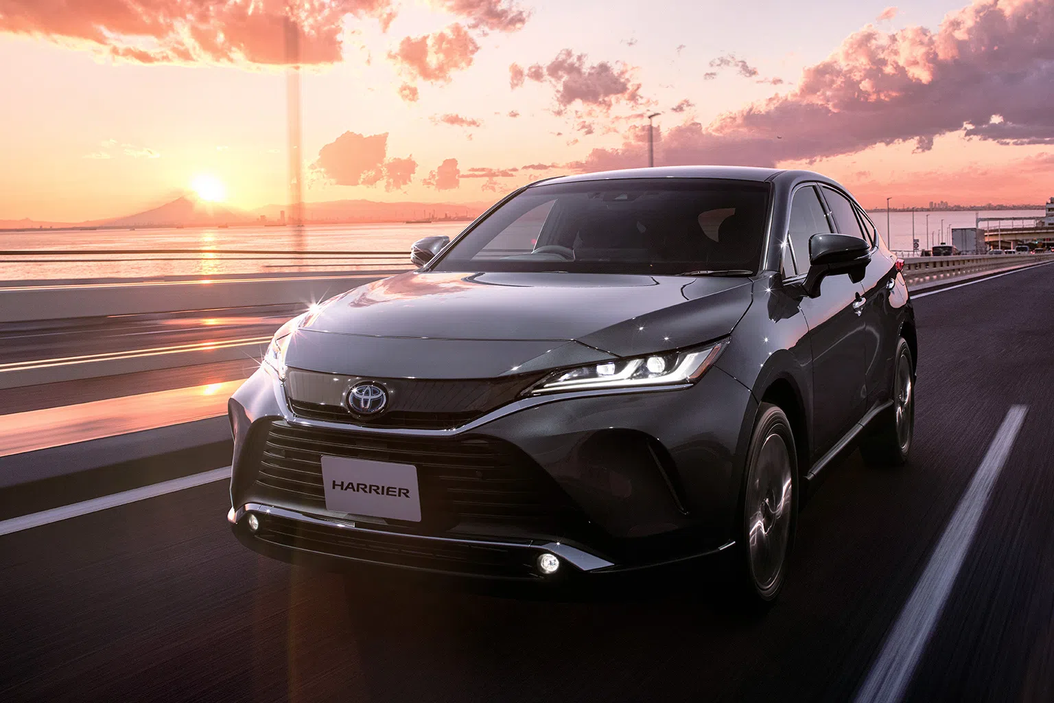 丰田Harrier Hybrid混动车可提供215bhp的动力。（图/Toyota提供）