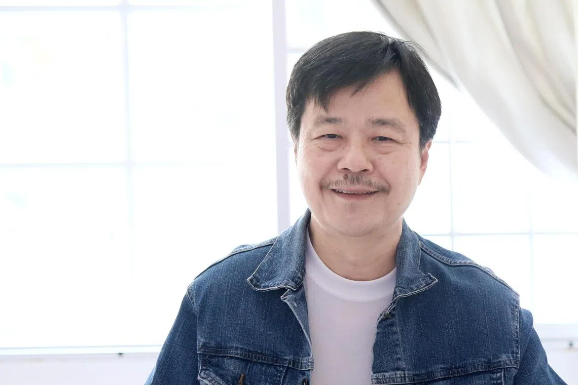 评审认为，谢裕民在《不确定的国家》中展现一种创作者观点，体现报人求真的本色。（新加坡书籍理事会提供）