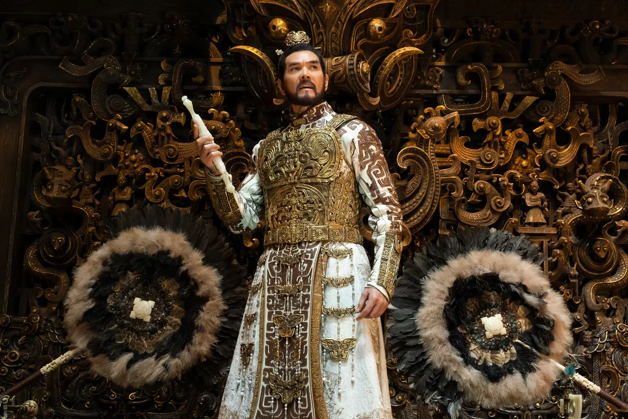 “纣王”费翔的专业态度令导演乌尔善激赏。（mm2提供）