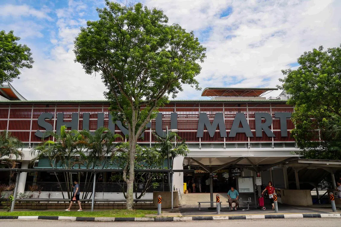 顺福巴刹和熟食中心2022年翻新，更加明亮宽敞。（陈斌勤摄）