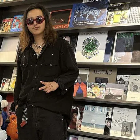 宋旻浩曾在服役期间留长发，已受到争议。（互联网）