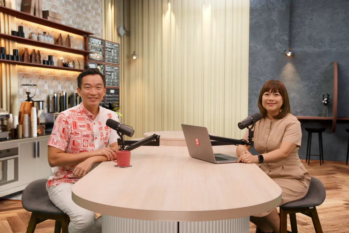 律政部兼社会及家庭发展部高级政务次长蔡瑞隆鼓励家长平日和孩子多沟通，建立彼此的信任，让家长成为孩子的避风港。这样一来，家长和孩子聊到敏感话题如电子烟就不会这么尴尬。（李冠卫摄）