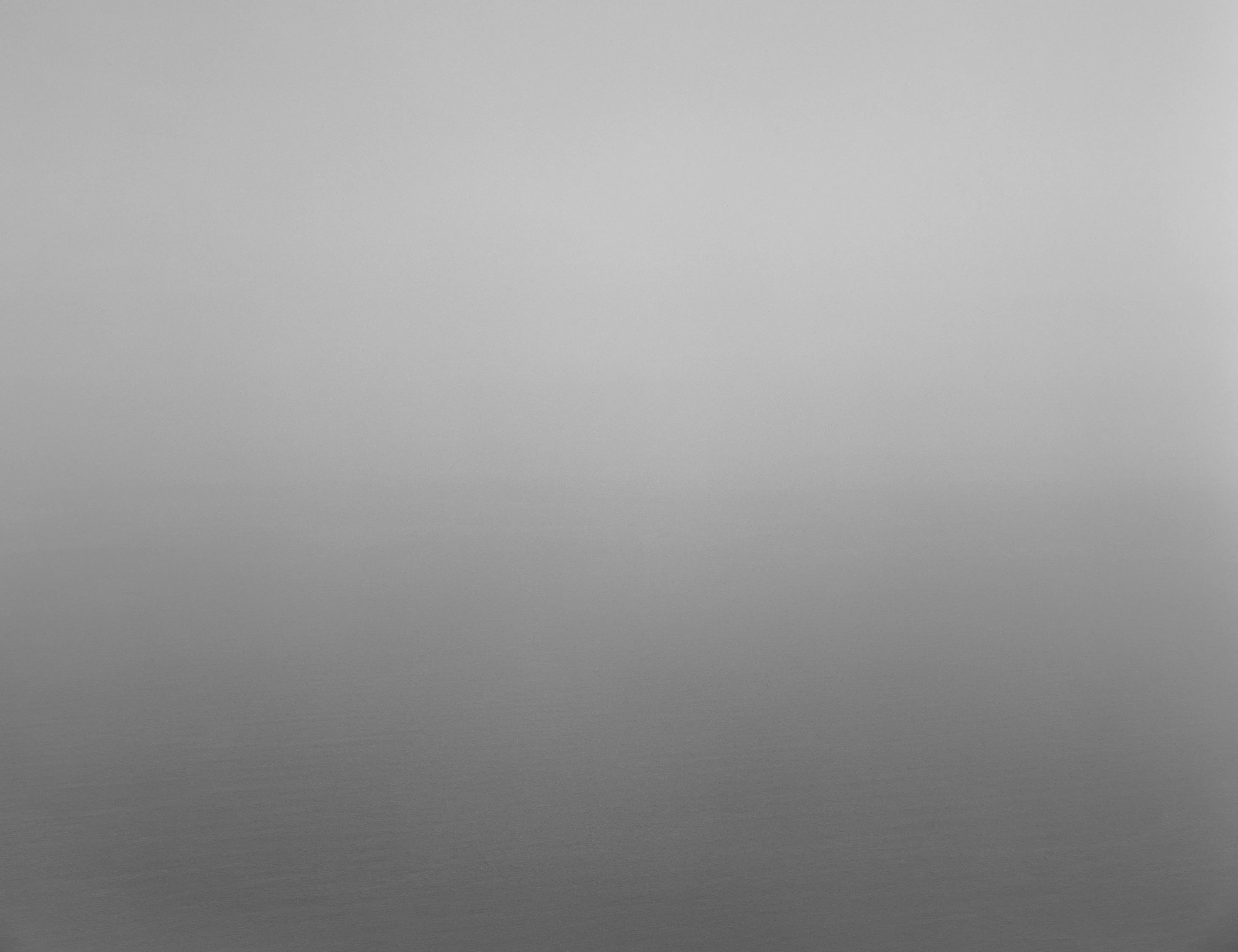 日本艺术家杉本博司的《第勒尼安海，斯奇拉》（1993）。（艺术家提供）