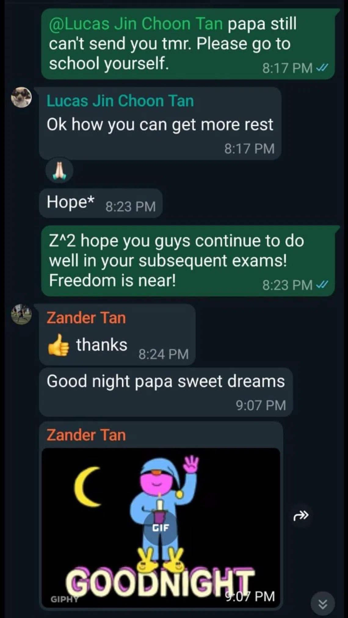 陈锦华在地铁东西线局部中段的六天里，每天早出晚归，只能通过短信给孩子鼓励，孩子也会提醒他要多休息。（SMRT提供）