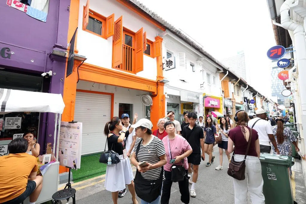 中国航空公司最近纷纷取消飞往东南亚和大洋洲航线航班，当中包括多条往返新加坡航线，打乱了新中两地旅客4月及5月的出行计划，料也会对五一黄金周固有的访新中国旅客潮造成直接冲击。