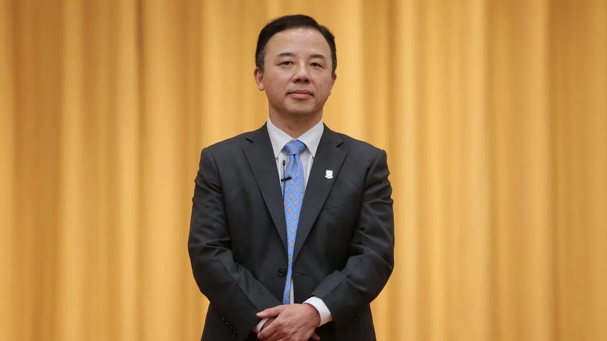 张翔于2017年12月获委任为港大校长。他是材料科学家，生于江苏南京，赴美国留学后入籍。（香港01）