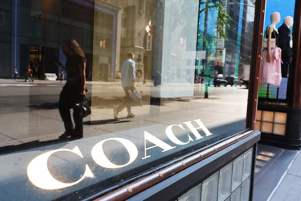 Tapestry是三大轻奢时尚品牌蔻驰、Kate Spade和Stuart Weitzman的母公司。（法新社）