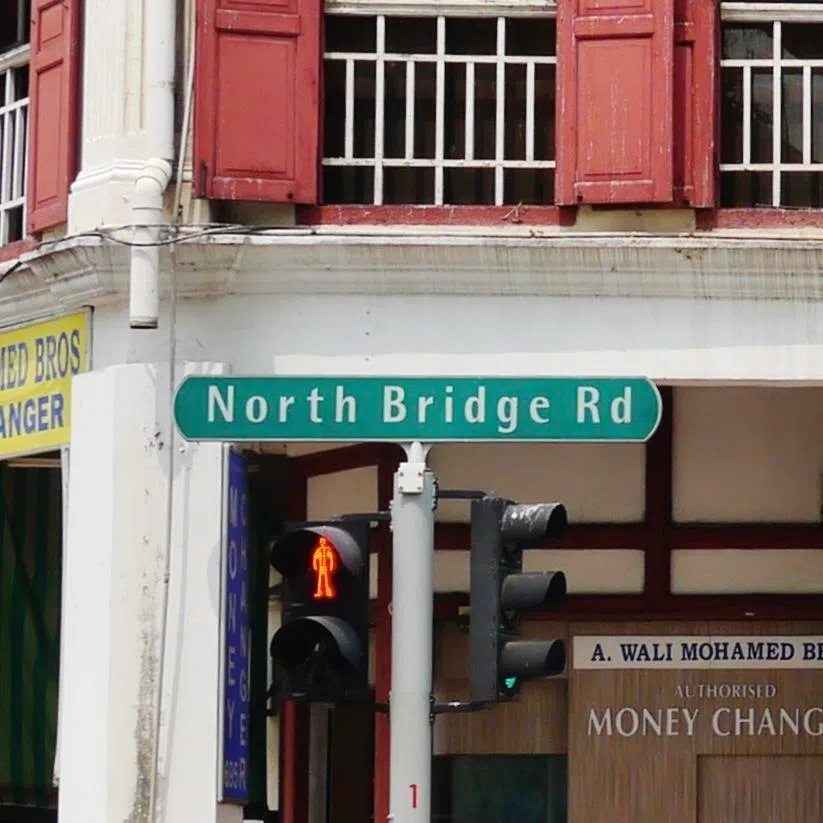 桥北路因位于新加坡河以北，通往埃尔金桥得名。（叶晓虹摄）