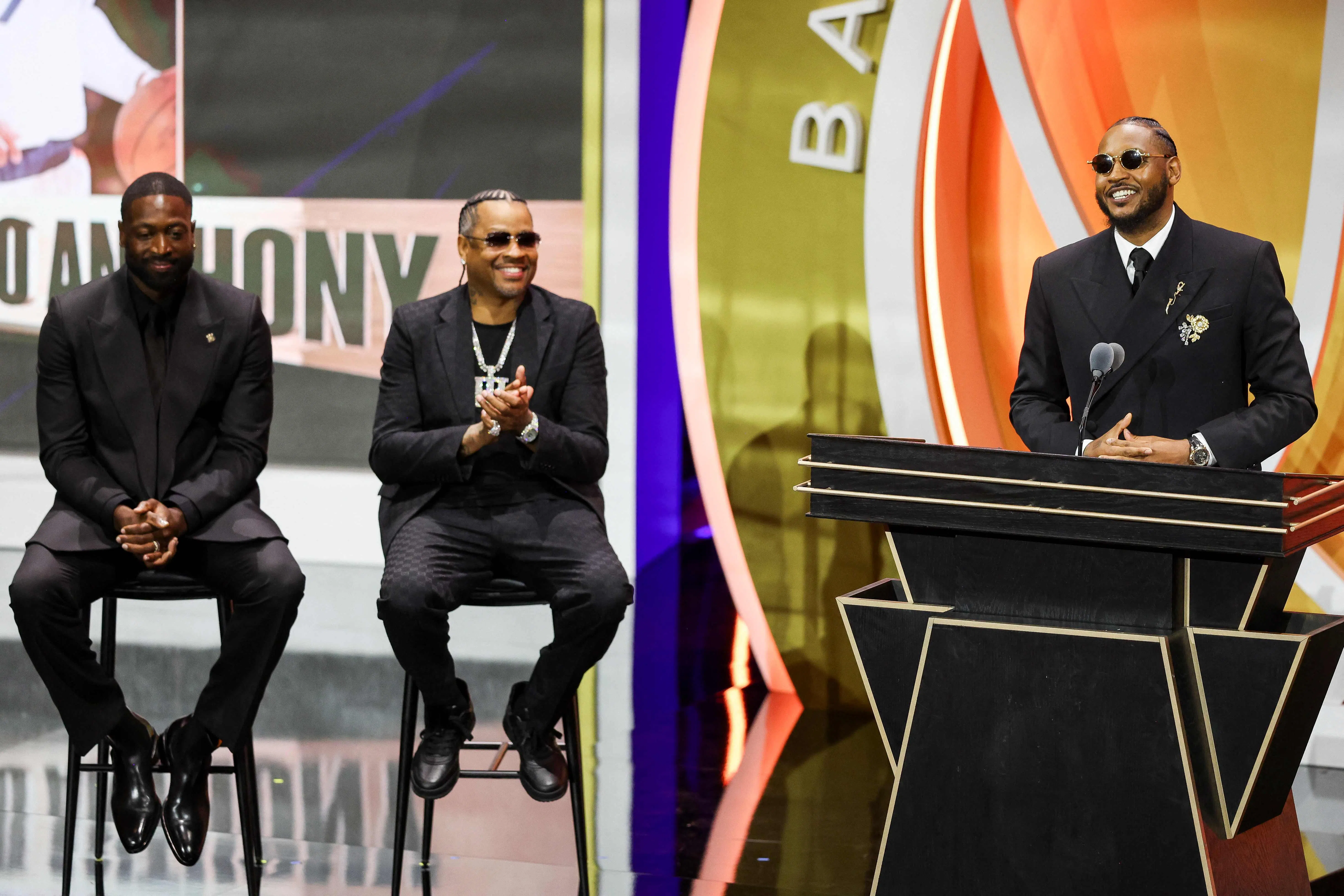 传奇后卫韦德（左起）和艾弗森是安东尼的引荐人。（法新社）