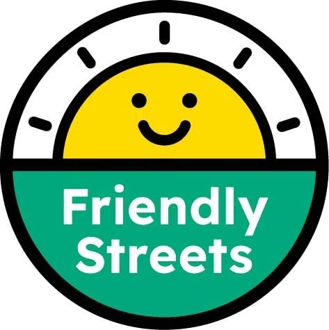 陆交局希望通过安行街道标志里的微笑太阳，反映这些街道为社区带来阳光和欢笑。（陆交局提供）