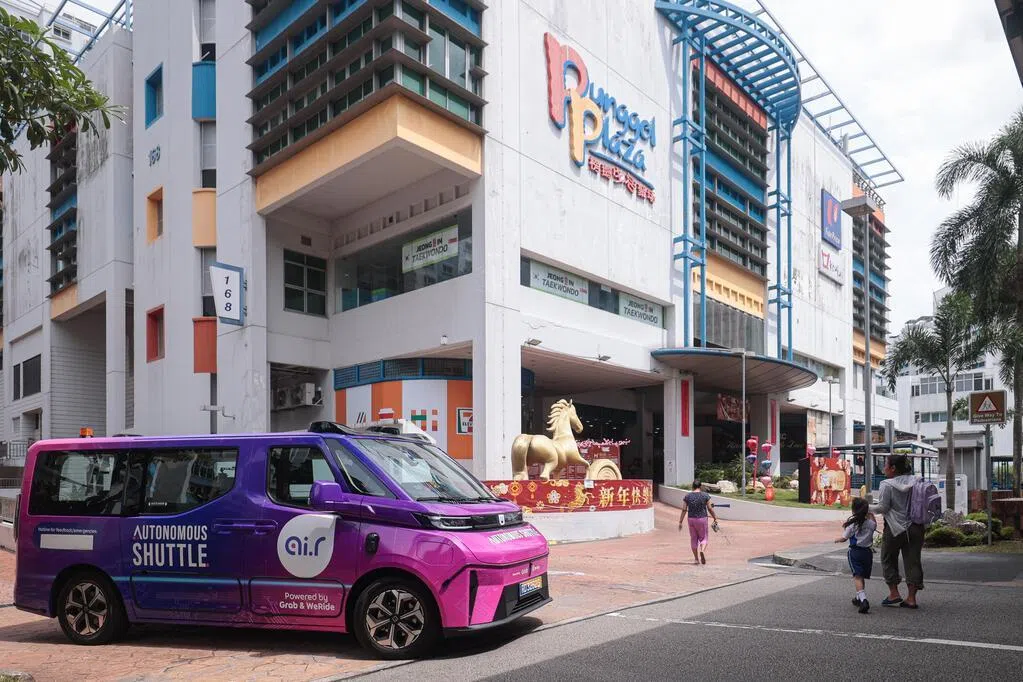 记者试乘榜鹅自驾车 最快三个月内向民众开放