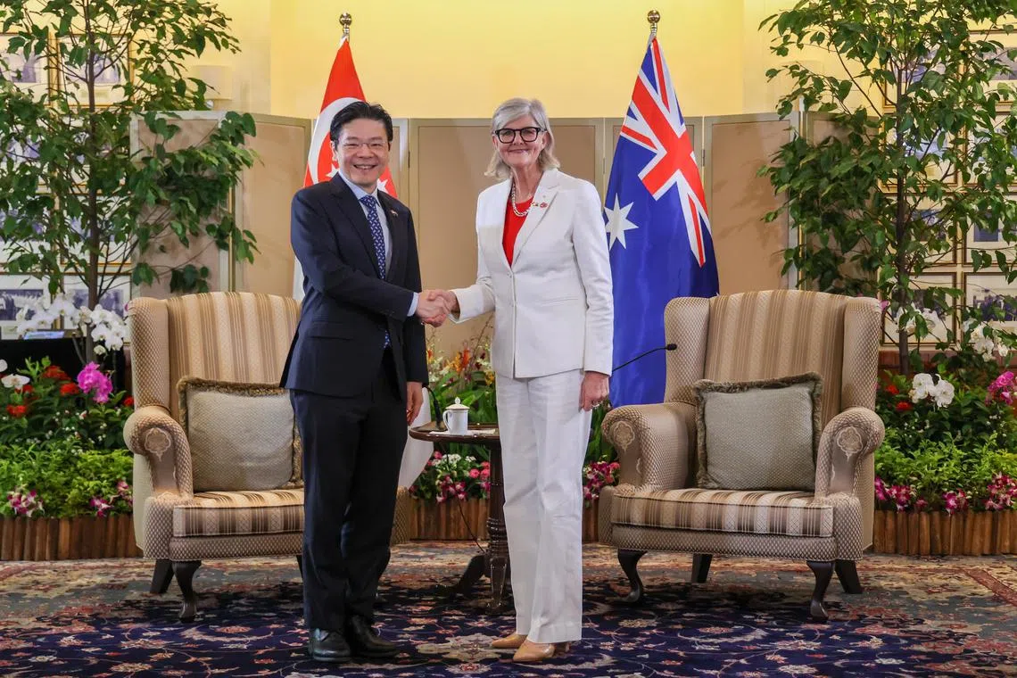 8月4日上午，黄循财总理（左）在外交部会见了澳洲总督莫斯廷。（数码发展及新闻部提供）