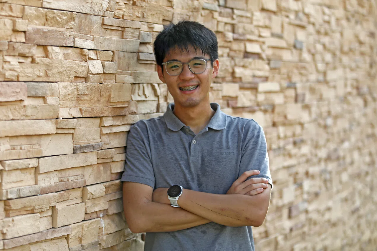 台湾留学生黄亮恺，刚到新加坡两个月，在硕士班课程与迈克尔结识成了朋友。（陈心媛摄）