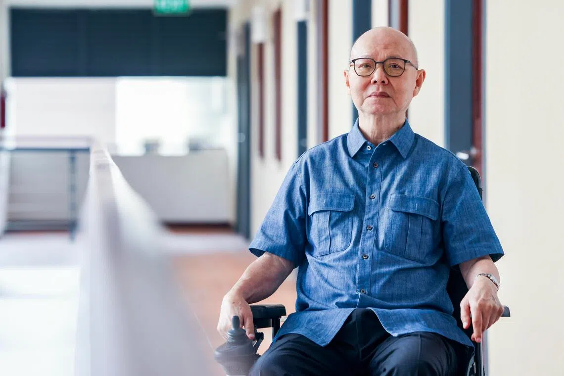 In an exclusive interview with Lianhe Zaobao (LHZB), Tan recounts the past with ease and familiarity. After 15 years in the military, he joined the civilian public service, going on to serve as permanent secretary in four ministries and as Ambassador-at-large.（Photo: Chan Bin Kan）