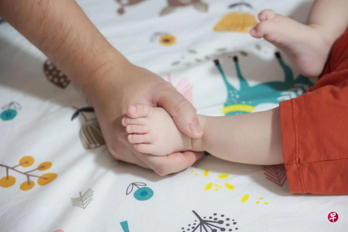 父母将有额外10周共用产假后年4月起有薪育婴假达30周| 联合早报