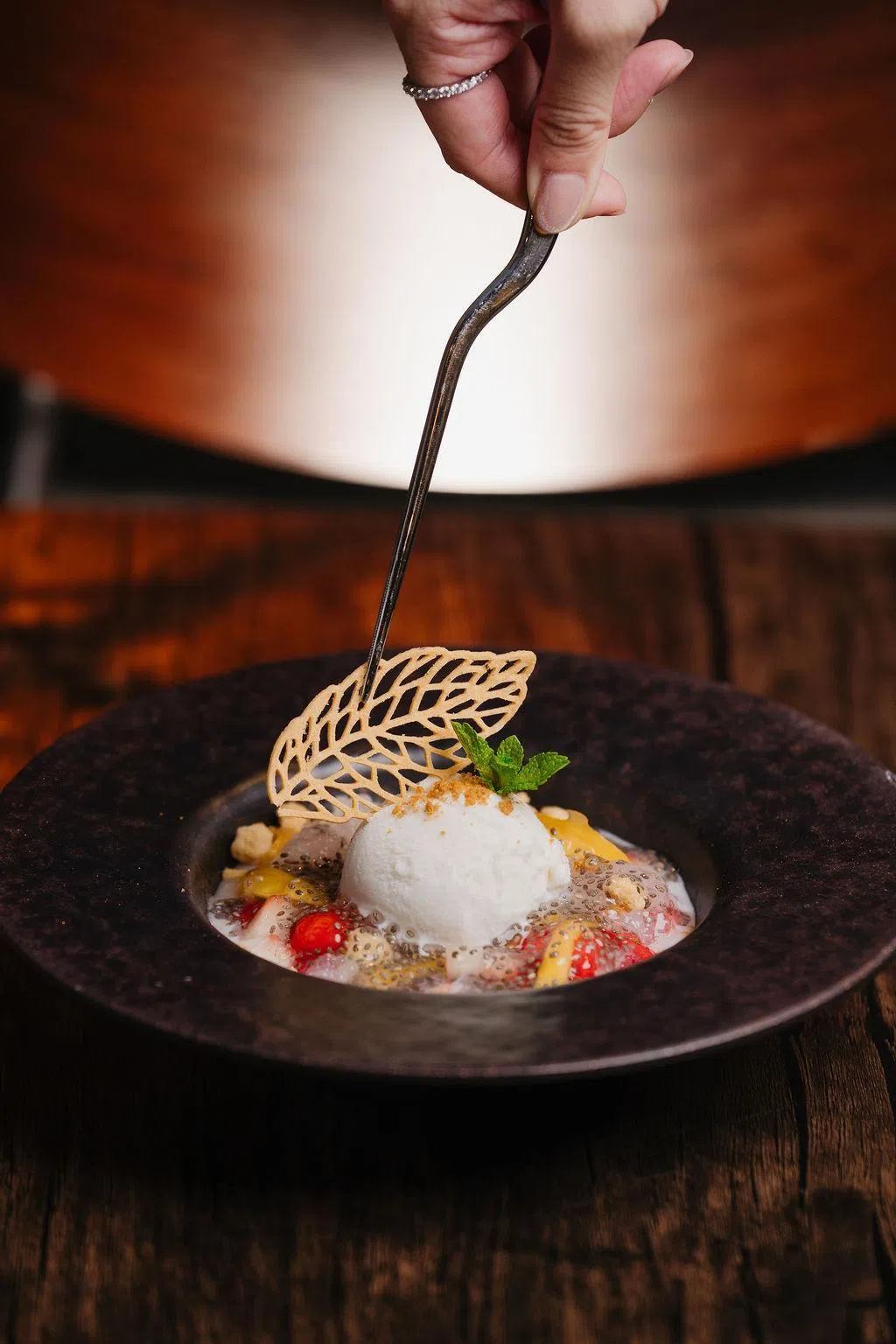 Fi Woodfire Thai的红宝石甜品，椰奶香浓却不过于甜腻。（餐馆提供）