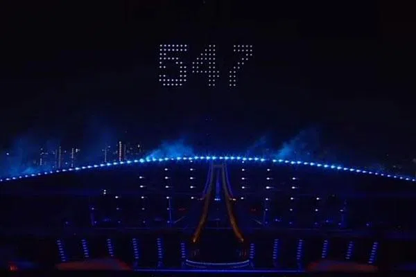 泰国东运会主办方将金牌总数的个位数和十位数弄混，把574枚金牌展示成了547枚。（互联网）