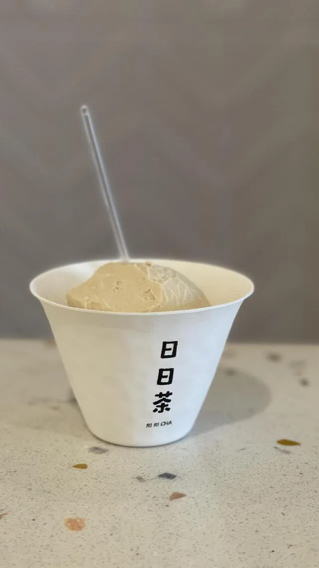 鸭屎香乌龙雪糕，透着淡雅茶香，清爽不甜腻。（黄靖晶摄）