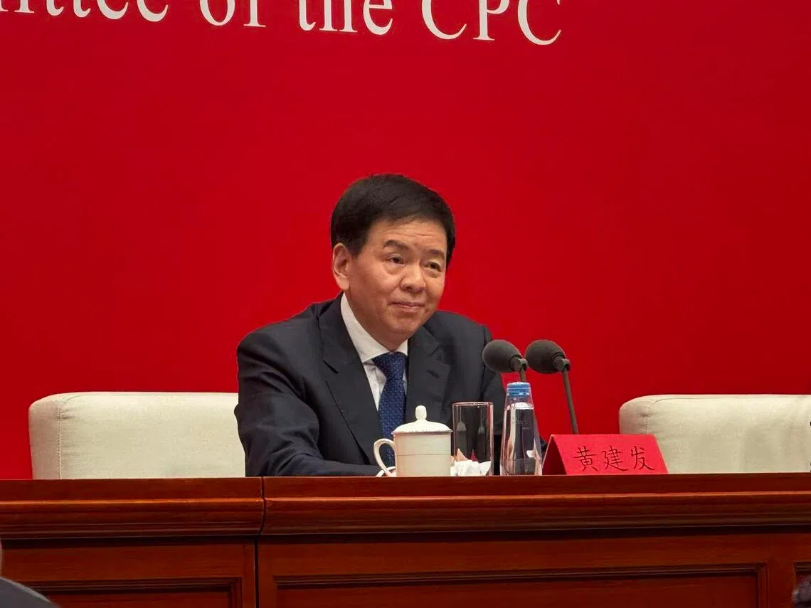 中共中央：严管不是要把干部管死 要为干事者撑腰