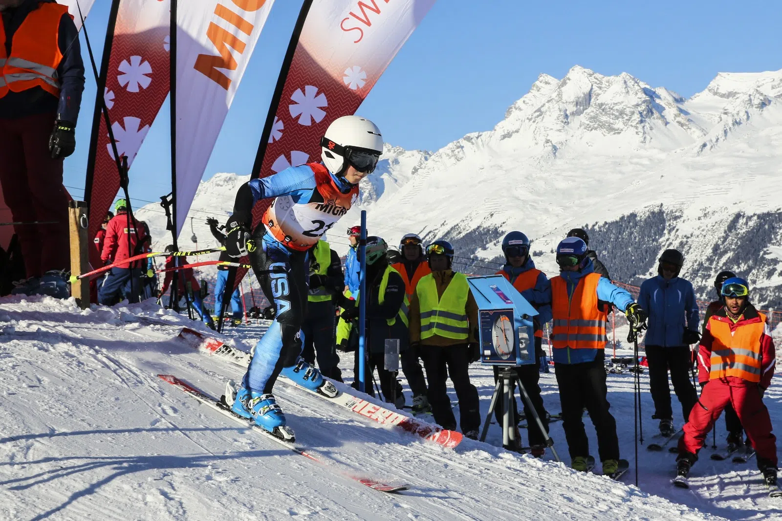 墨士廉小时候曾经参加滑雪竞速赛。（墨士廉父亲提供）