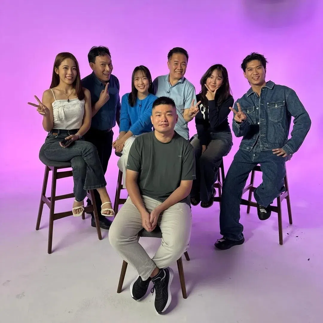 《很难》编导为郑立国（前排），主要演员群有陈欣如（后排左起）、张宏量、林莹、钟杰琳、刘佳容和熊杰豪。 （取自郑立国IG）