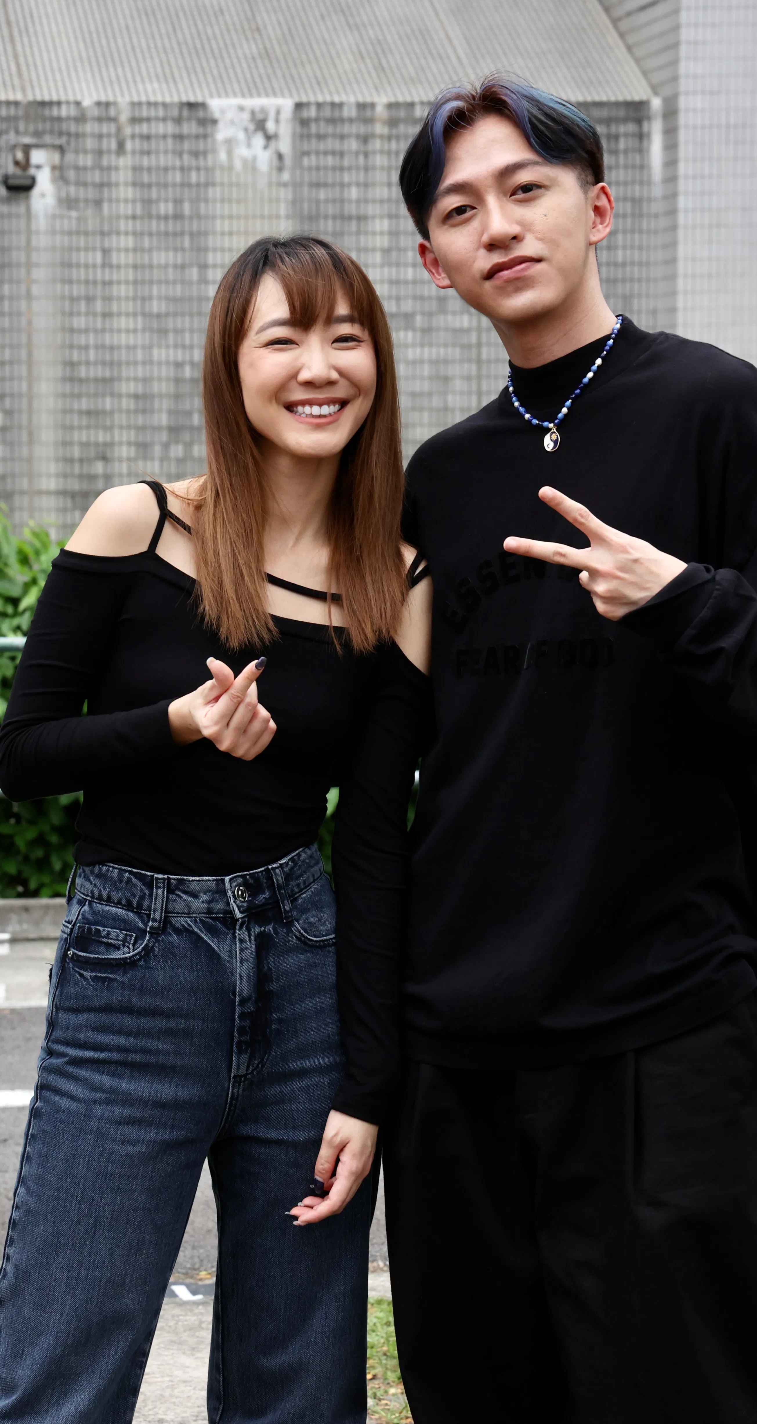 张智扬（右）和陈欣淇认识多年却首次合作，但两人默契十足。（曾美玲摄）
