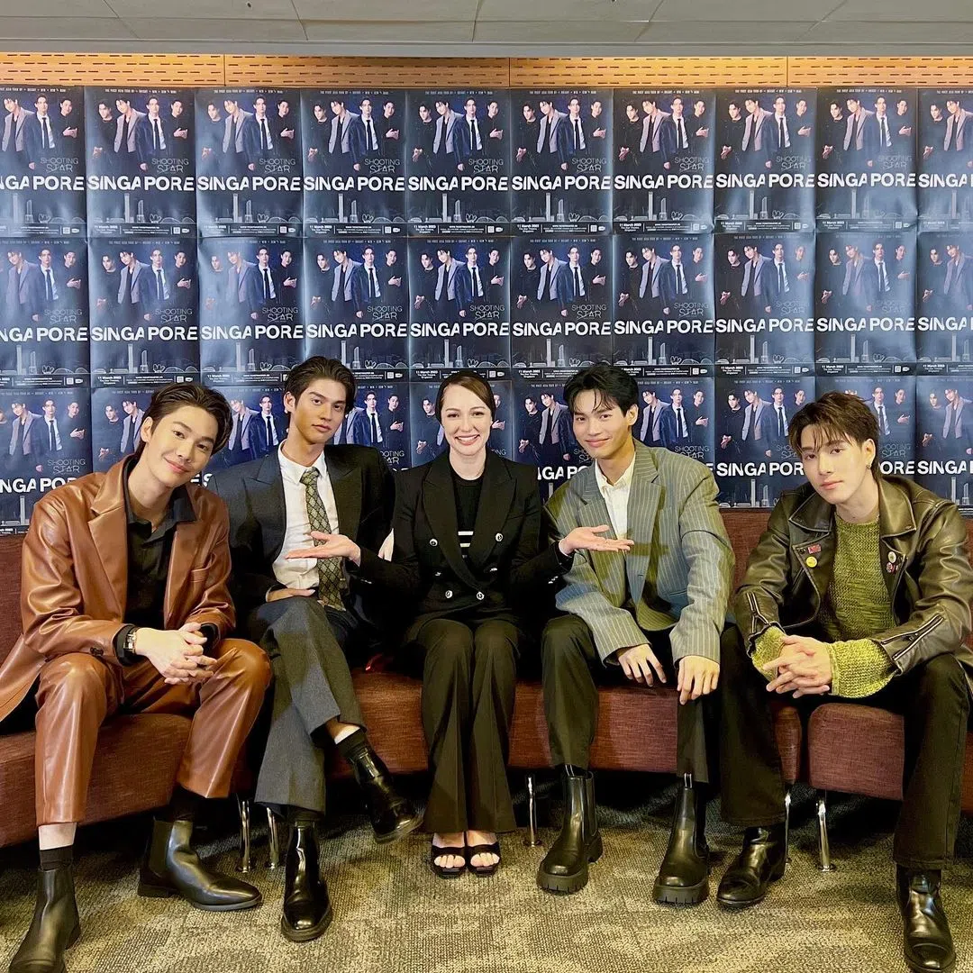 Nadia（中）是“泰国F4”新加坡见面会的主持人兼口译员。（受访者提供）