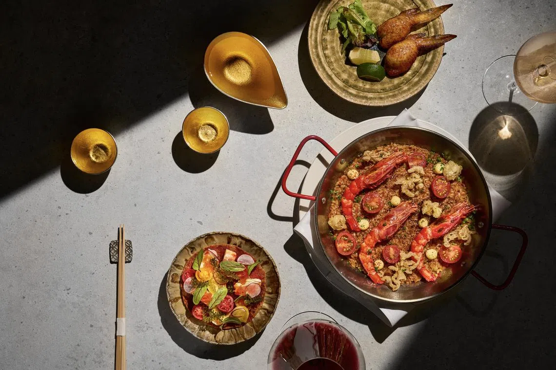 Sensu餐馆的西班牙海鲜饭、 黑松露糯米鸡翅等菜肴，融合欧洲和日式风情。                   （餐馆提供）