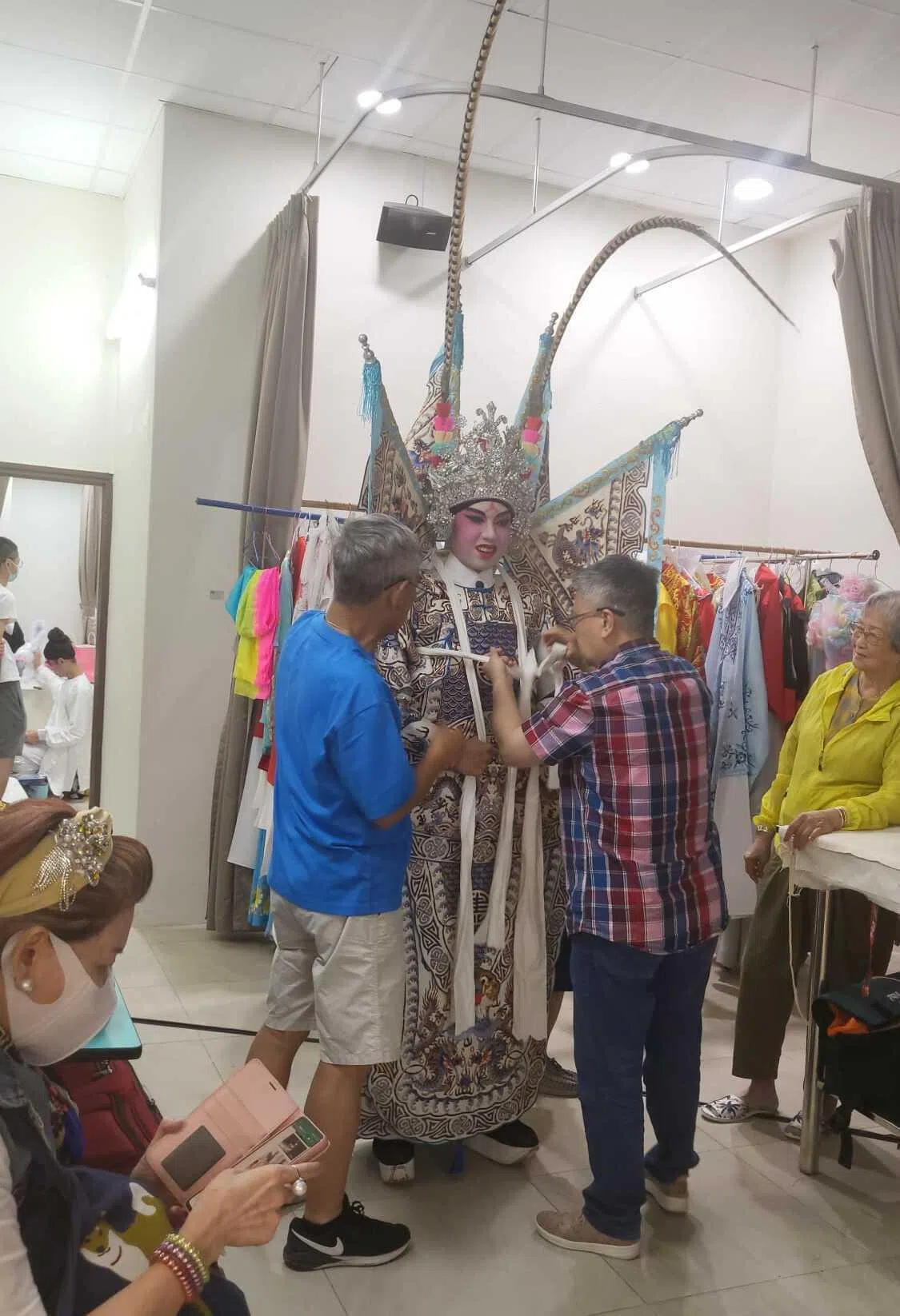 2023年，杨诺琛随团来新加坡演出经典剧目《六国大封相》。（受访者提供）