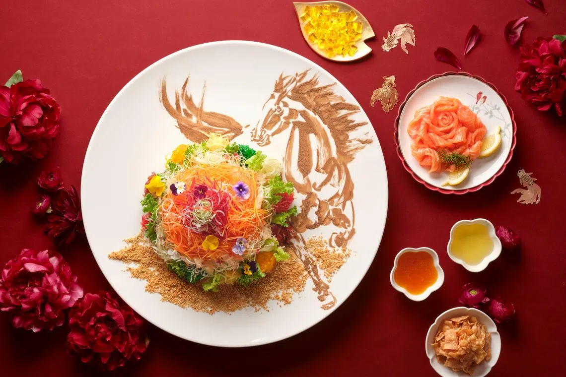 “金马发财捞起”结合中华艺术，让人赏心悦目又回味无穷。（酒店提供）