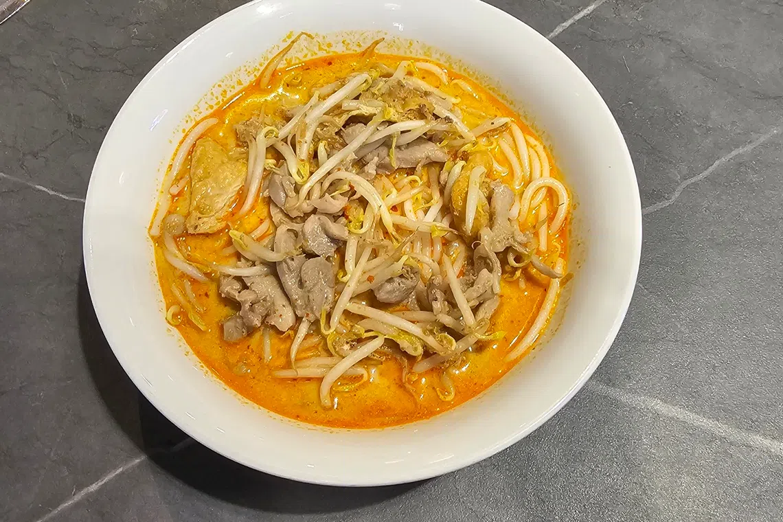 叻沙配料有多种选择。（黄亿敏摄）