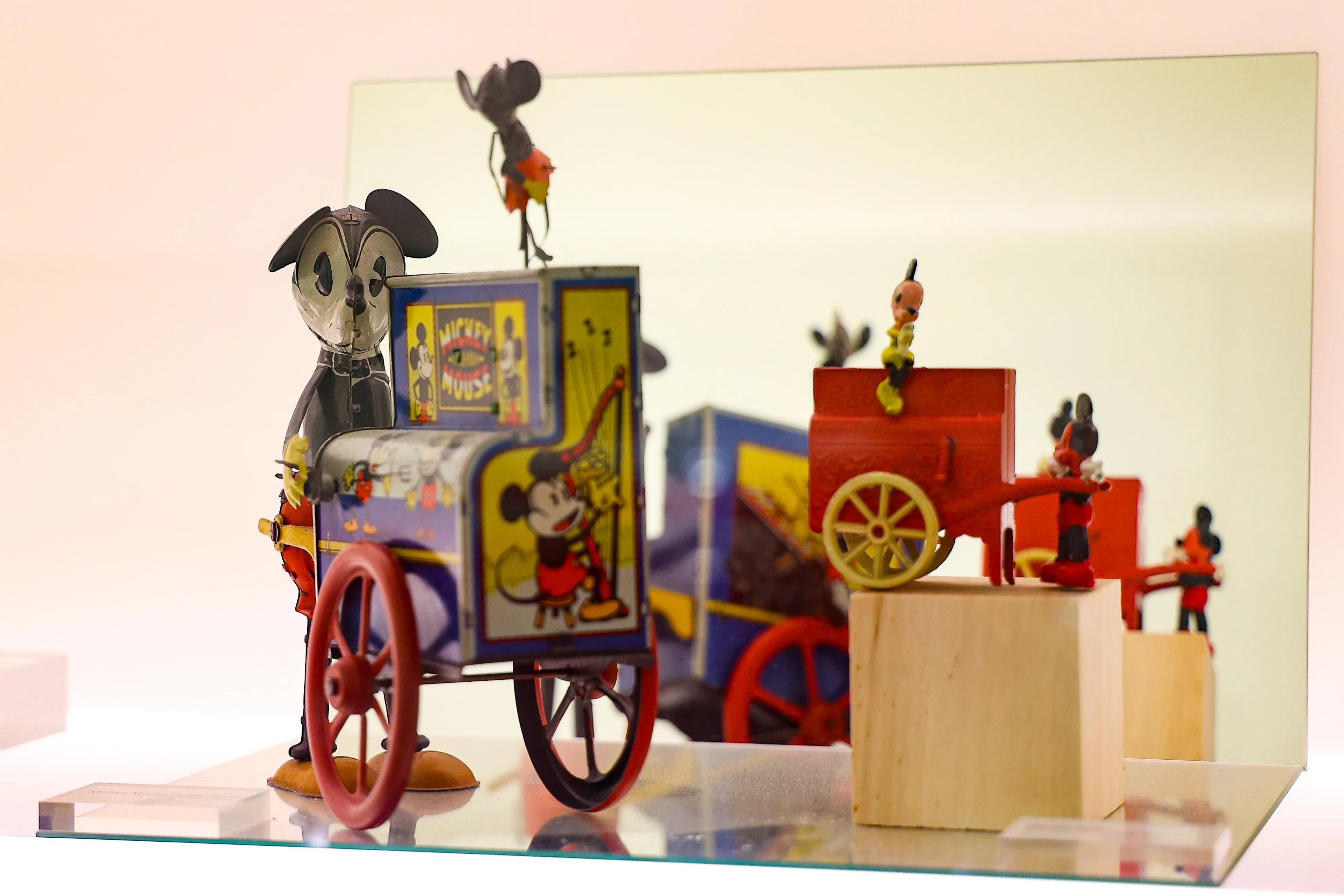 1930年代米老鼠风琴玩具，保留早期“pie-eye”造型，封存米奇初诞时的模样。（林明顺摄）