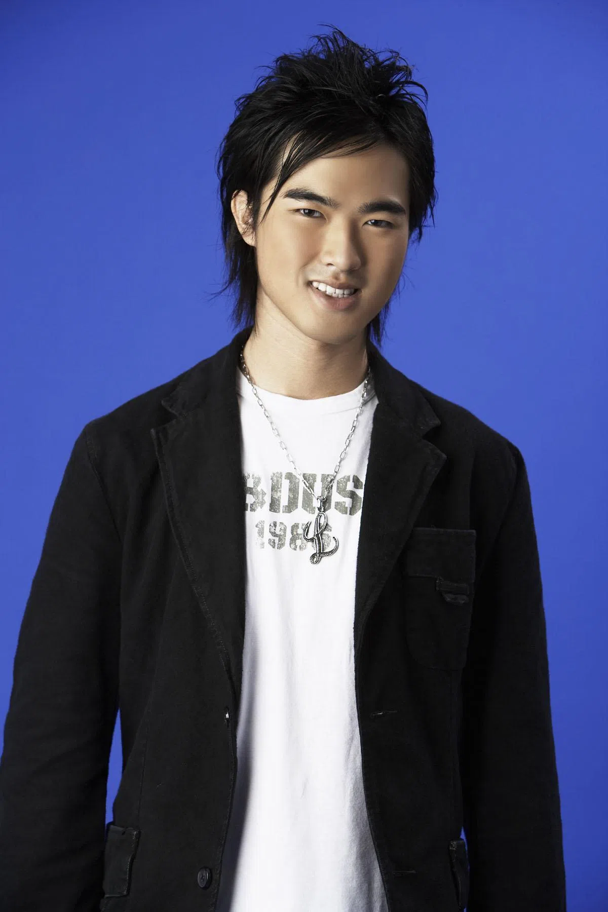 李腾入行时留了一头长发。（新传媒提供）