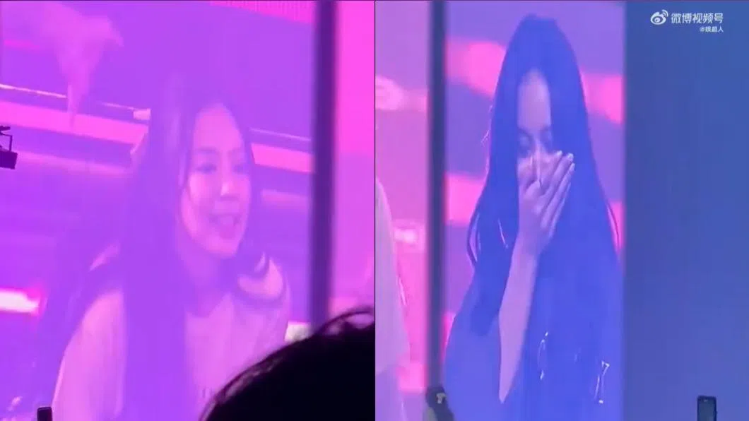 Jennie（右）与Lisa在最终场泪崩。