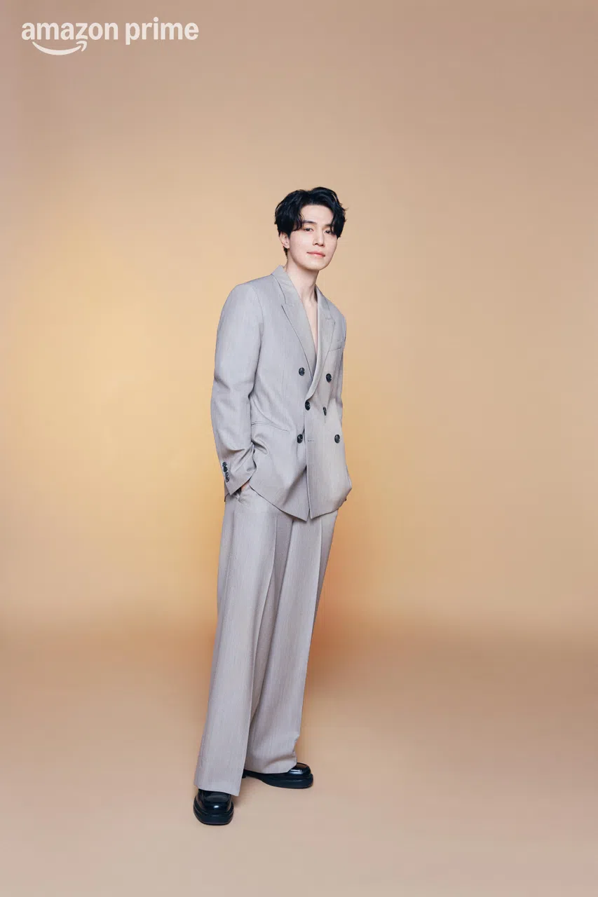 李栋旭在剧中扮演离婚三次的保险精英。（Prime Video提供）