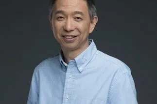 身为阿里云创始人，王坚主持研发了中国唯一自主研发的云操作系统——飞天。（互联网）