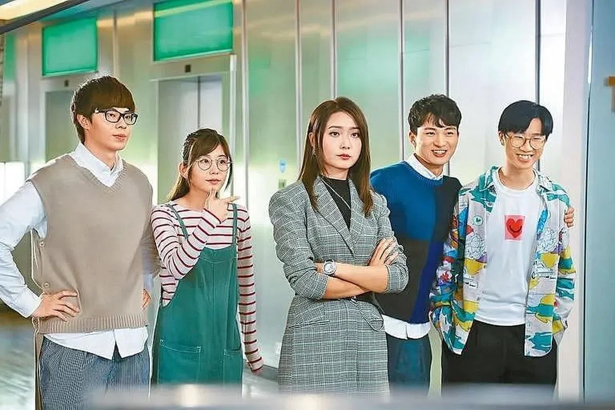 《回归》的年轻演员包括林正峰（左起）、陈嘉慧、戴祖仪、周嘉洛和林智乐。 