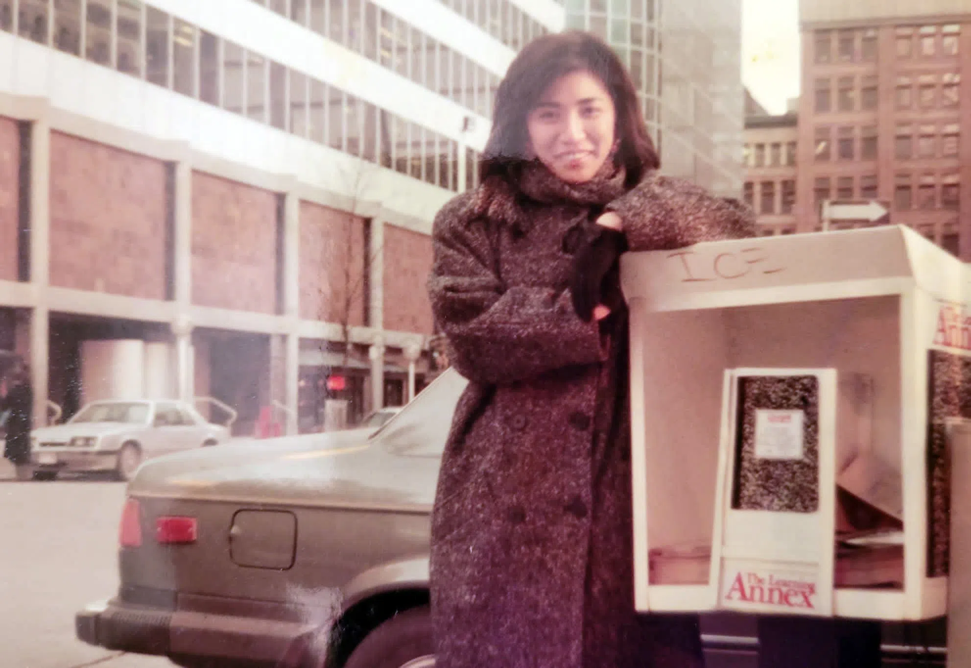 刘玲玲年轻时独自到美加登台。（档案照）