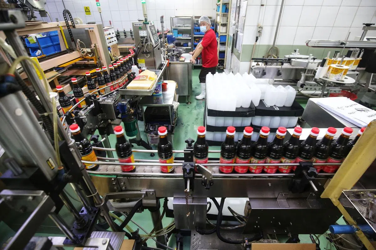 在企发局支持下，广祥泰逐步走向自动化生产，以提高效率和生产力。（萧紫薇摄）