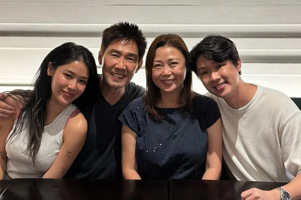 庆祝结婚36周年 向云：相敬如宾难得糊涂 | 联合早报