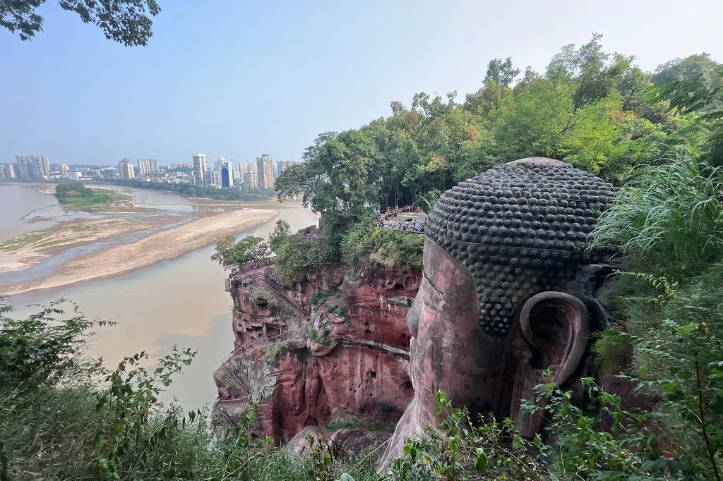 受降雨偏少和高温影响 四川乐山大佛眼底滔滔江水不再