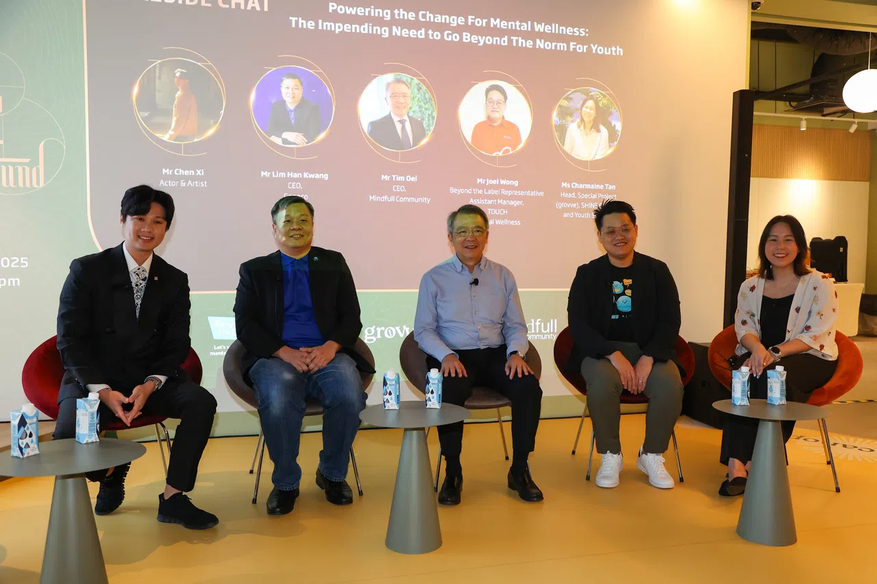 活动主创团队包括陈熙（左起）、Geneco总裁林汉光、Mindfull Community总裁黄振令、“跨越成见，退去标签”助理经理黄永宣和Grovve负责人陈淑芸。（陈心媛摄）