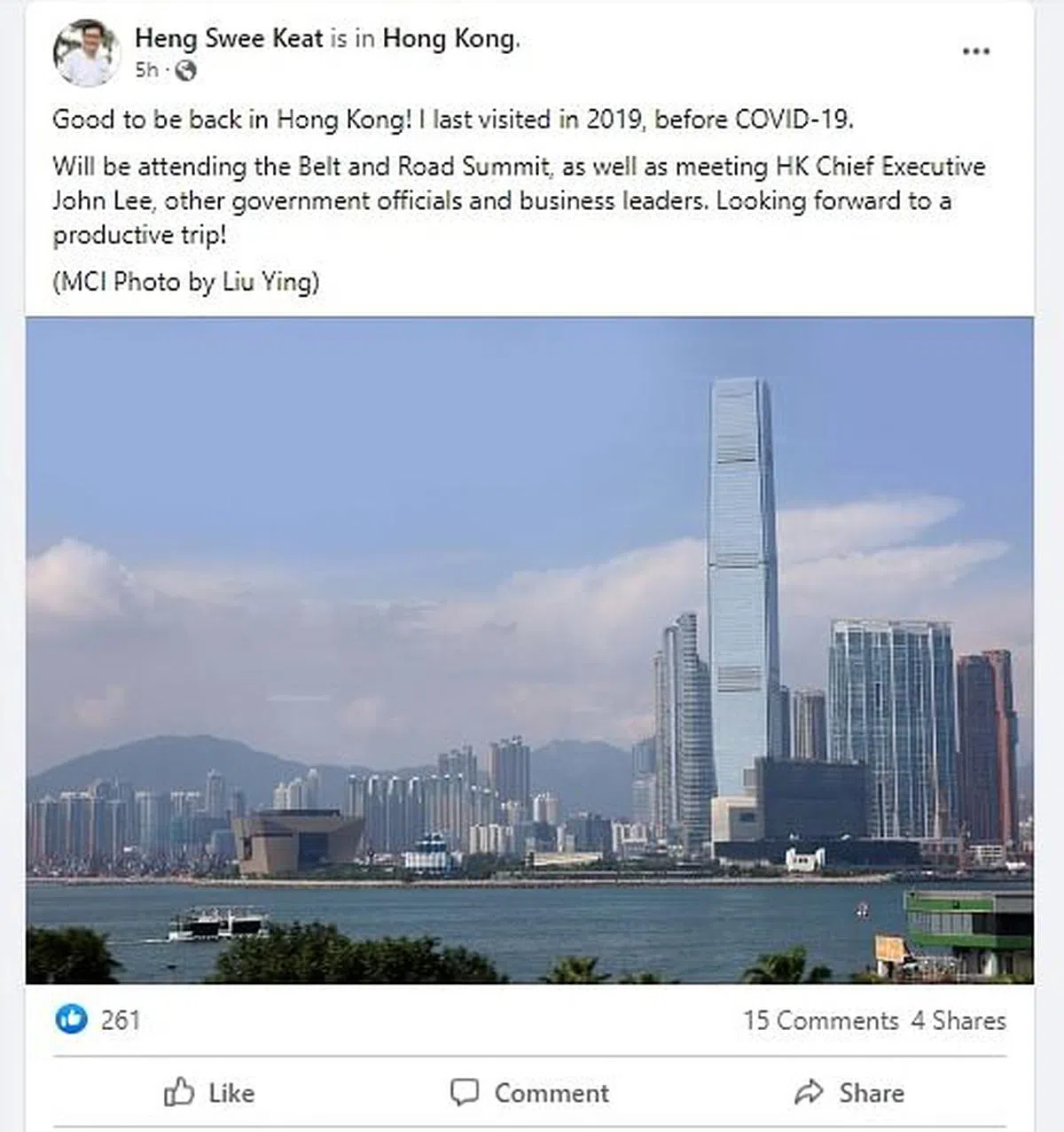 王瑞杰星期天下午在个人面簿发贴文，上载一张香港维多利亚港的照片，并写道：“回到香港真好！我上次访问还是冠病疫情前的2019年。”（王瑞杰面簿截取）