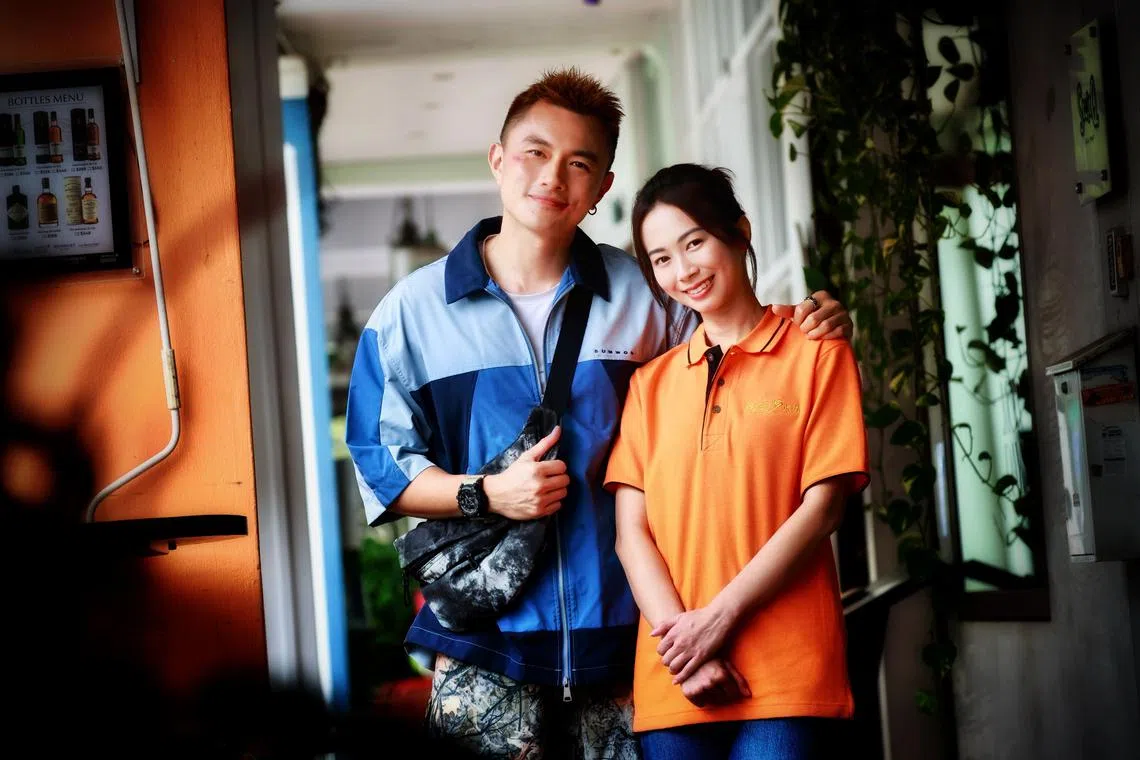 包勋评和罗美仪在新剧中有感情线，探班这天拍摄的是包勋评和人打架的戏，因此脸上有伤。（特约陈来福摄）