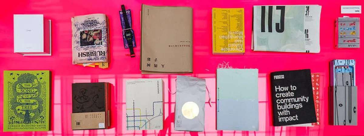 D&AD 2021年得奖书籍设计佳作首度在本地展出，当中不少是中港台的中文书籍。（白艳琳摄）