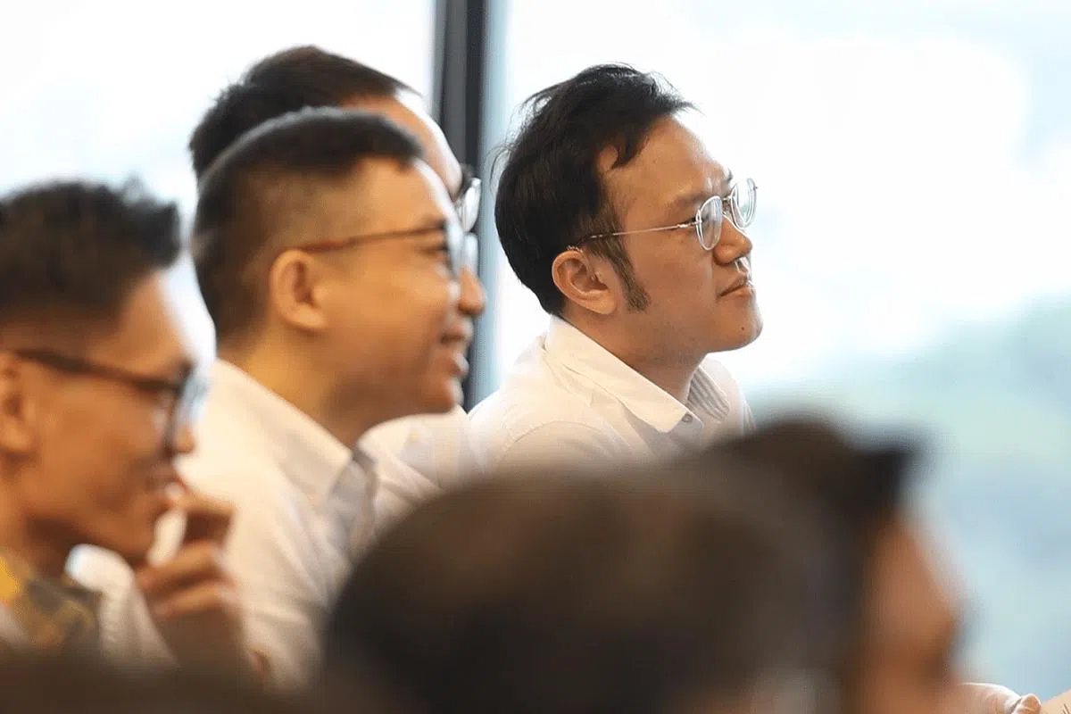 Step IT Up毕业典礼结束后，张齐辉（右一）感叹：“这只是一个小小的挑战，我未来还有很大很远的路要完成。”（严宣融摄）