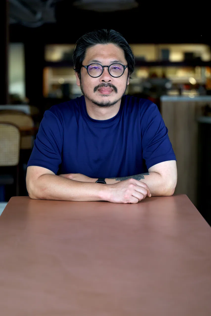 椰子俱乐部管理合伙人兼The Lo & Behold Group餐饮总监谢福龙认为，厨师在处理非自身文化料理时，须保持着尊重、学习与透明心态。（龙国雄摄）