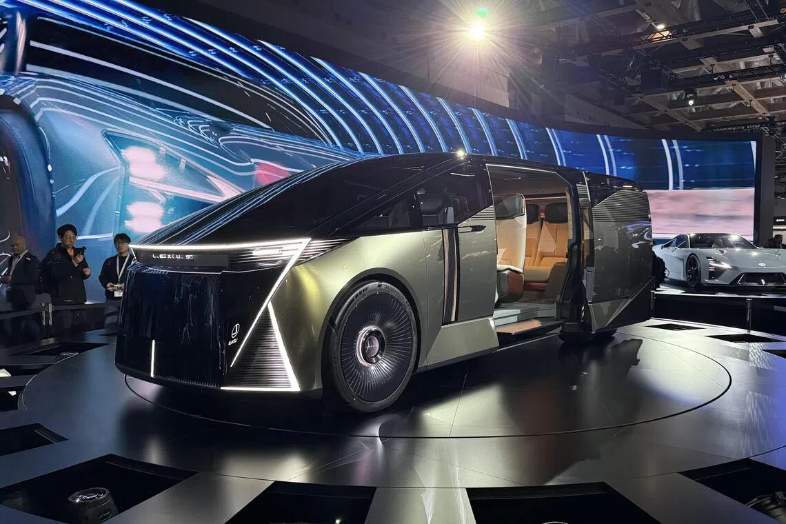 立胜LS六轮豪华多用途概念车极具未来感。（黄少伟摄）