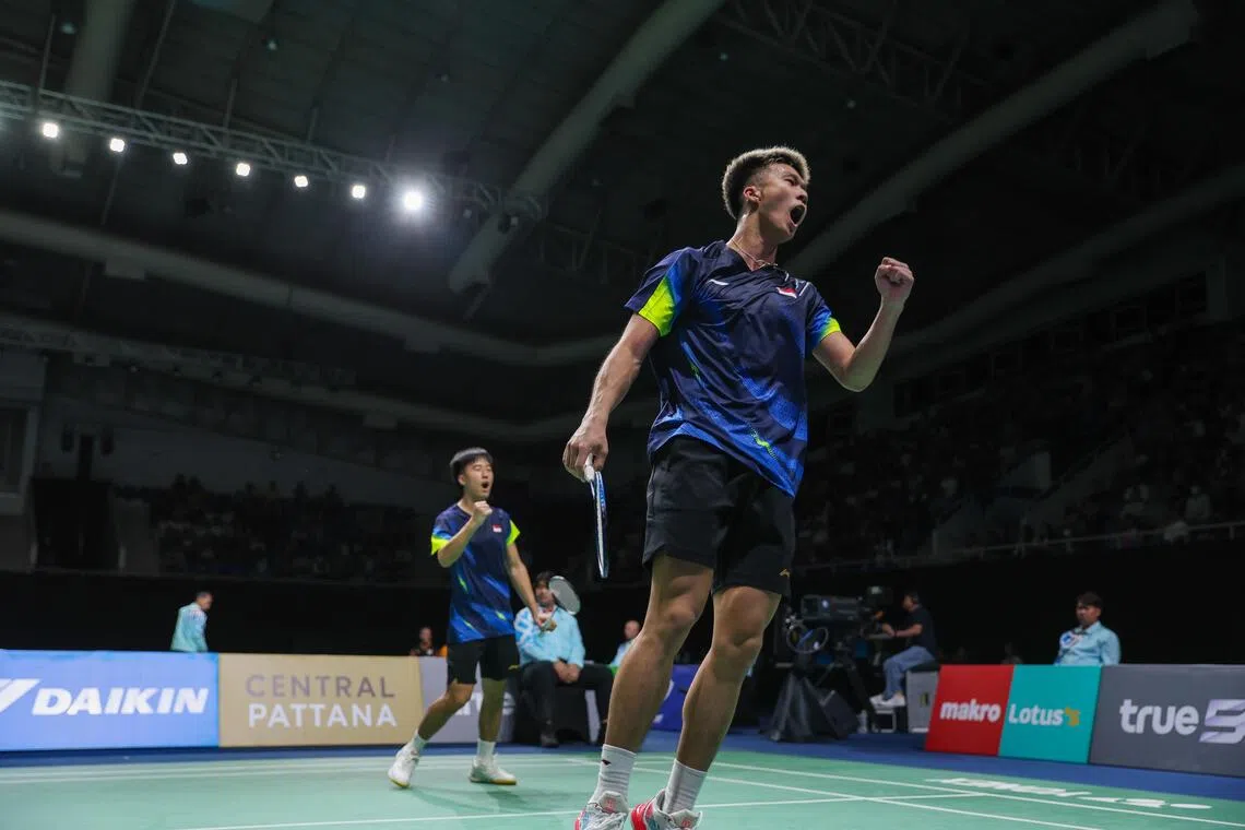 挑战世界排名更高的组合，我国男双高永杰（右）和洼纯佑虽败犹荣。（白艳琳摄）