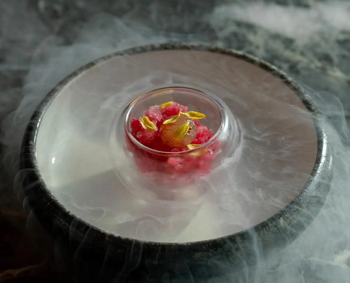 Eclipse餐馆的油甘鱼加入腌制姜花和日本梨，增添口感。